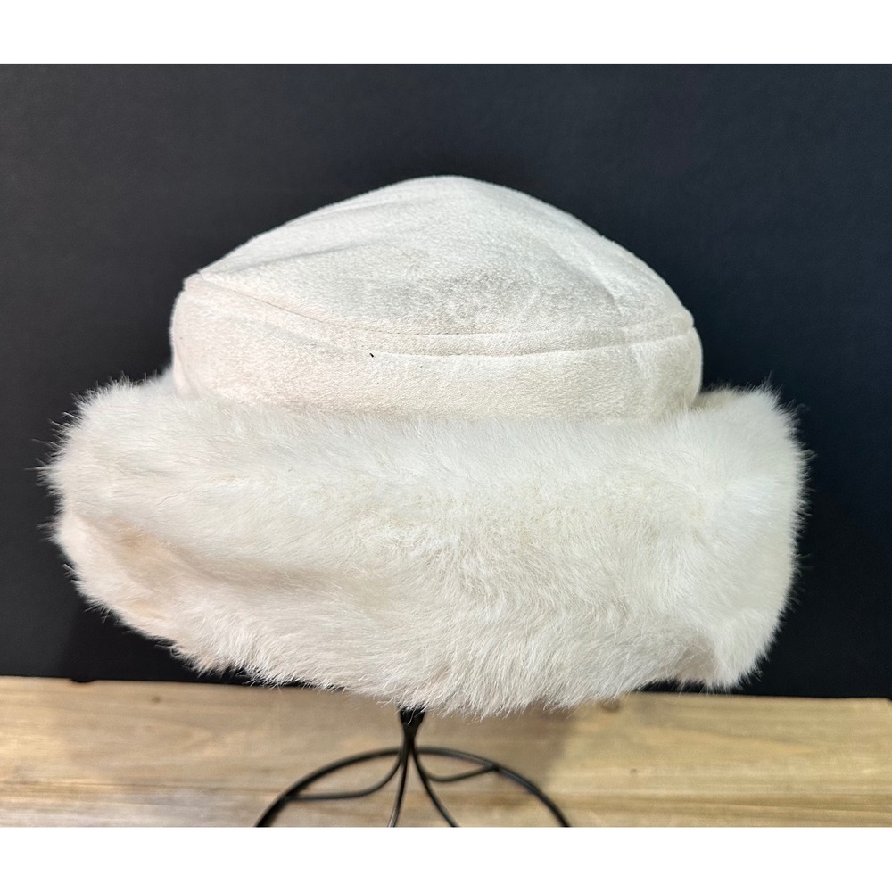 Betmar Faux Fur Suede Cloche Winter Hat Womens OS Cream Excellent